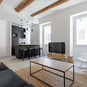  Appartement Les Pieds Dans Le Vieux Port France